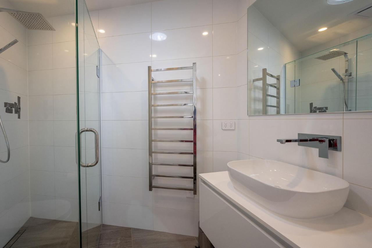 Marina Views - Luxury Apartment