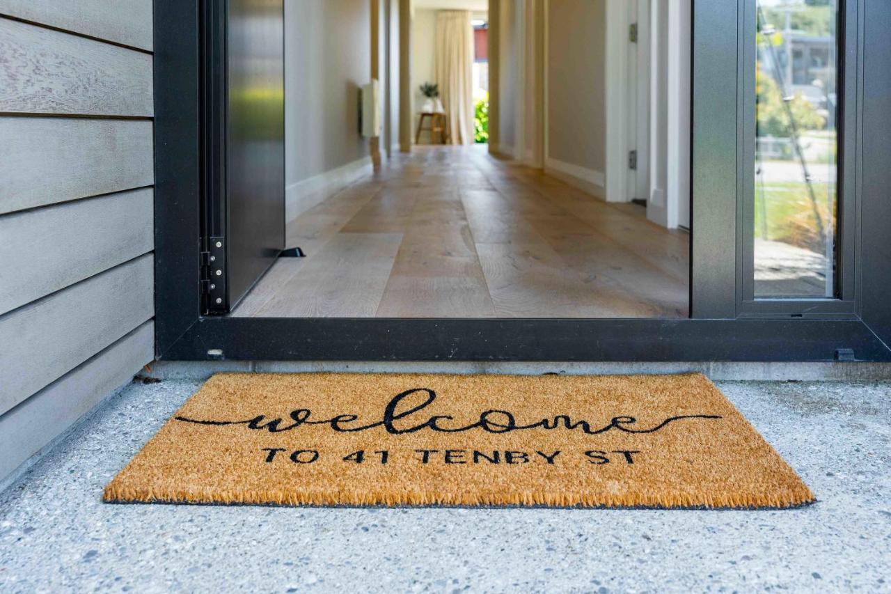 Serenity Haven: Retreat With Panoramic Views *