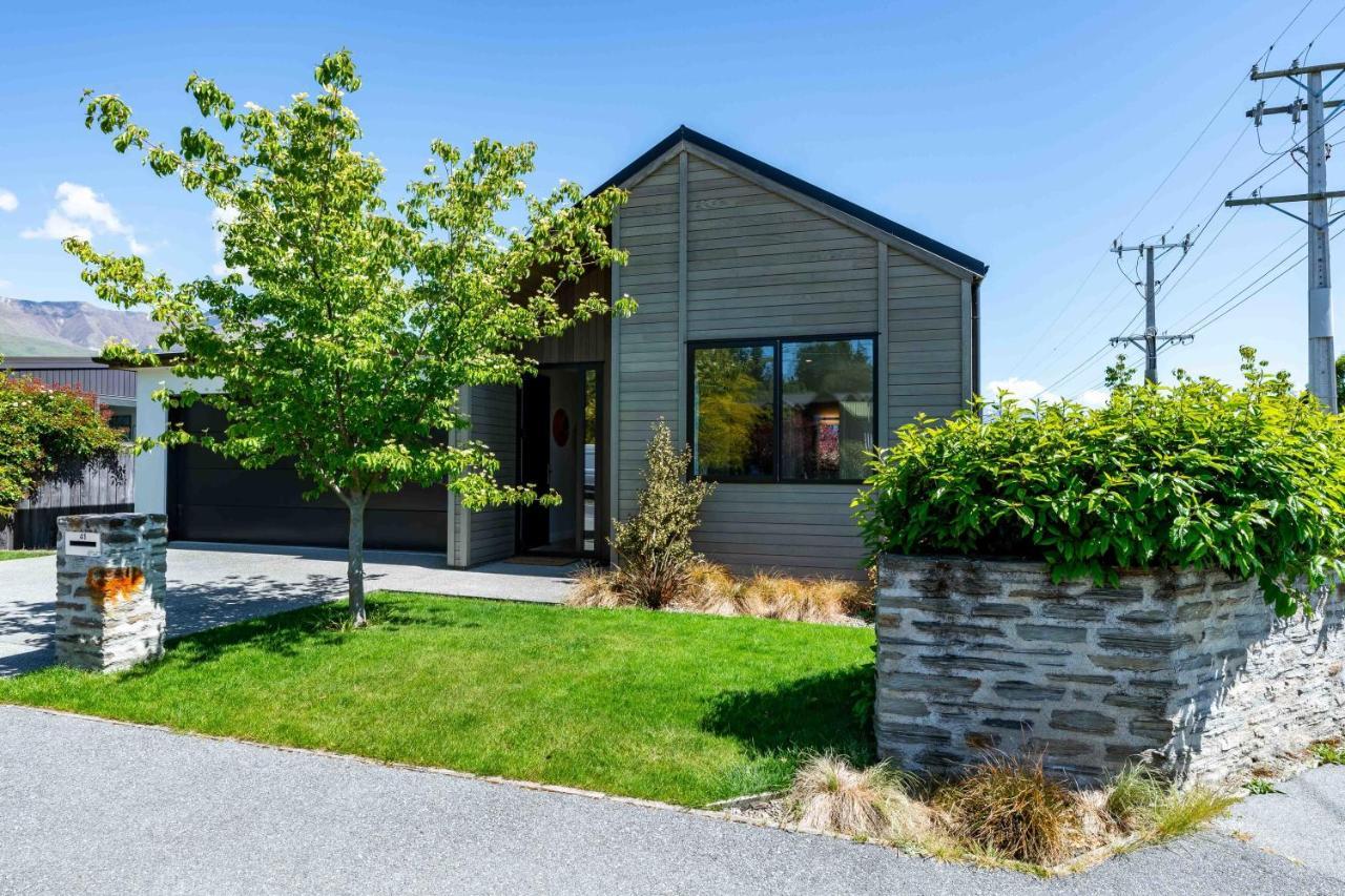 Serenity Haven: Retreat With Panoramic Views