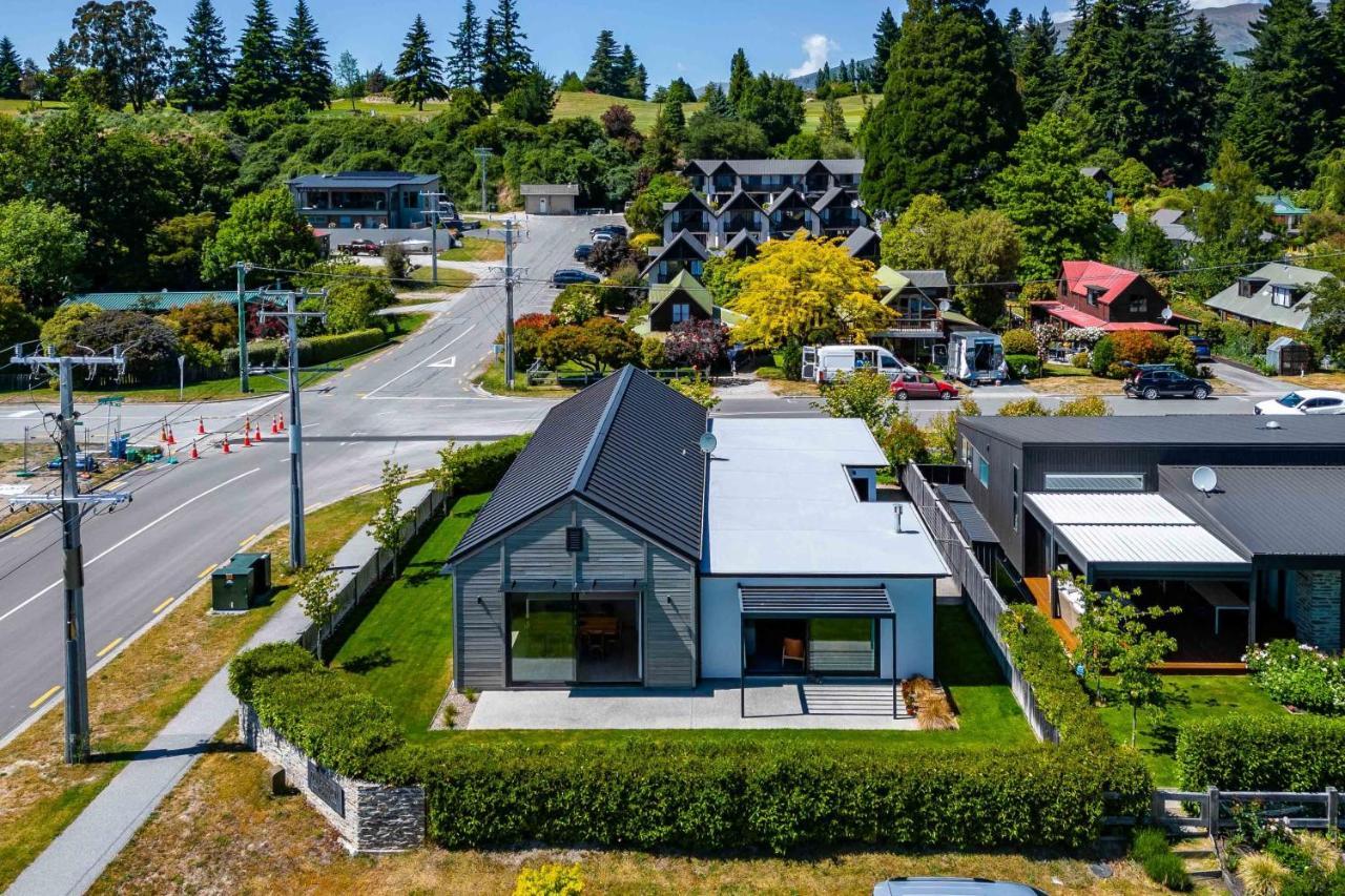 Serenity Haven: Retreat With Panoramic Views Holiday home Wanaka