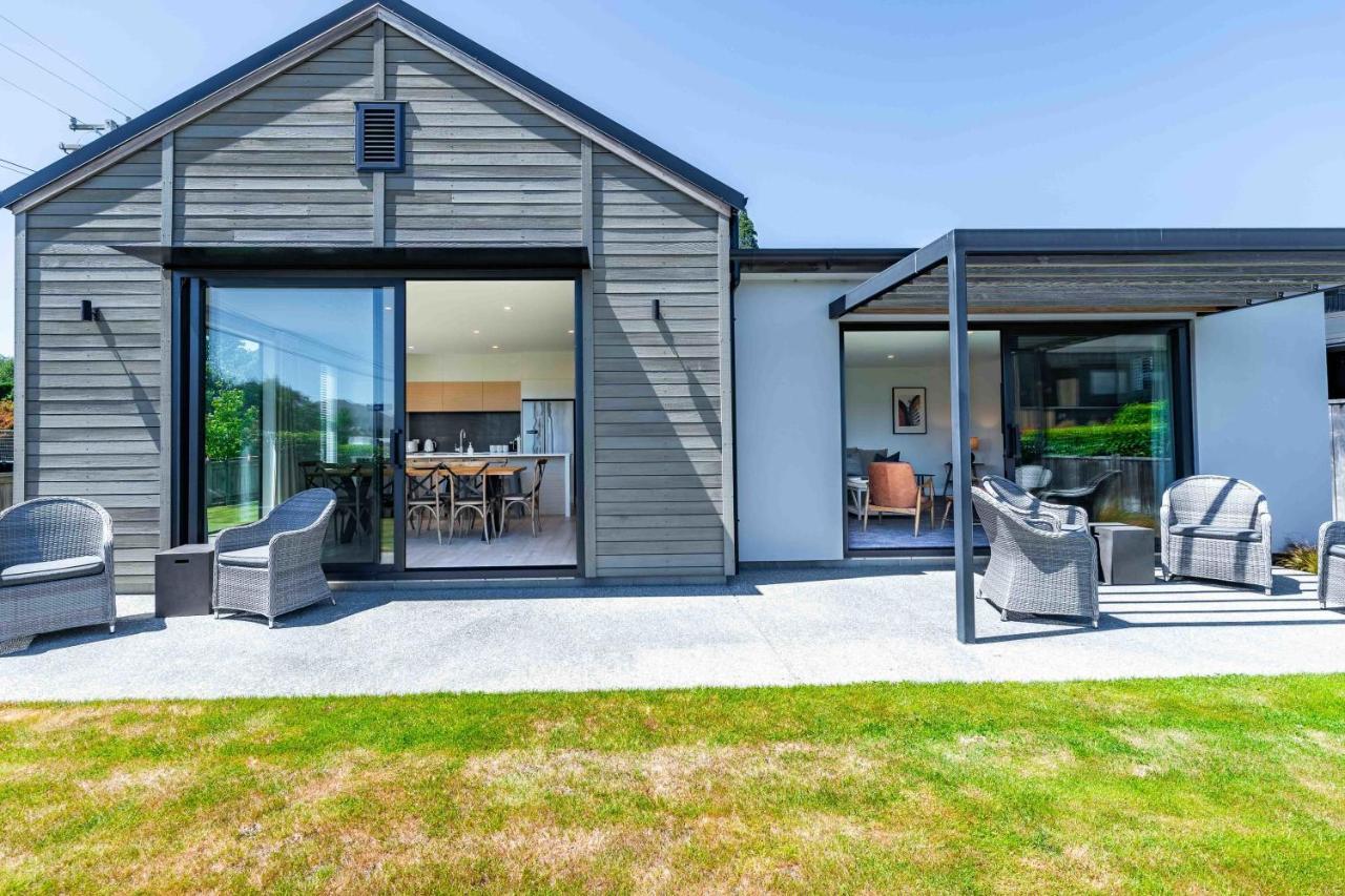 Serenity Haven: Retreat With Panoramic Views *