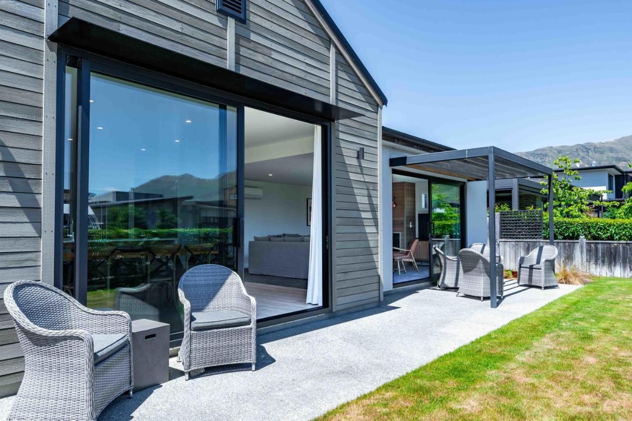 Serenity Haven: Retreat With Panoramic Views