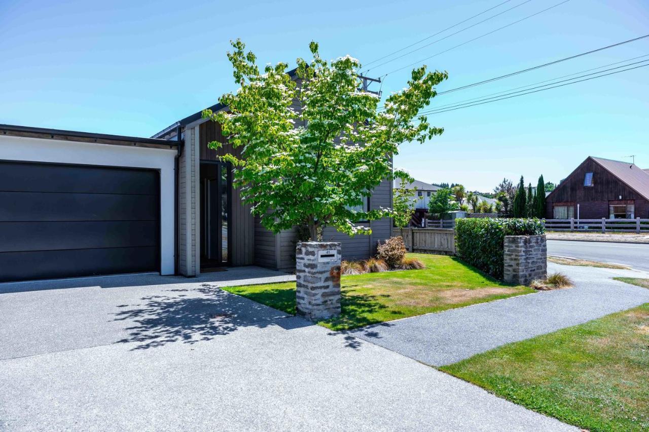 Serenity Haven: Retreat With Panoramic Views Wanaka