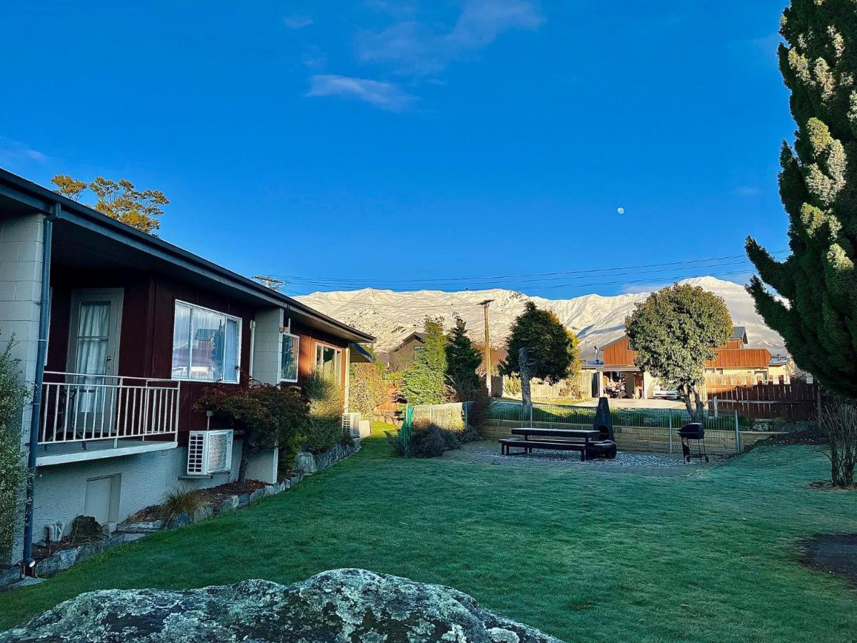 Manuka Crescent 3*