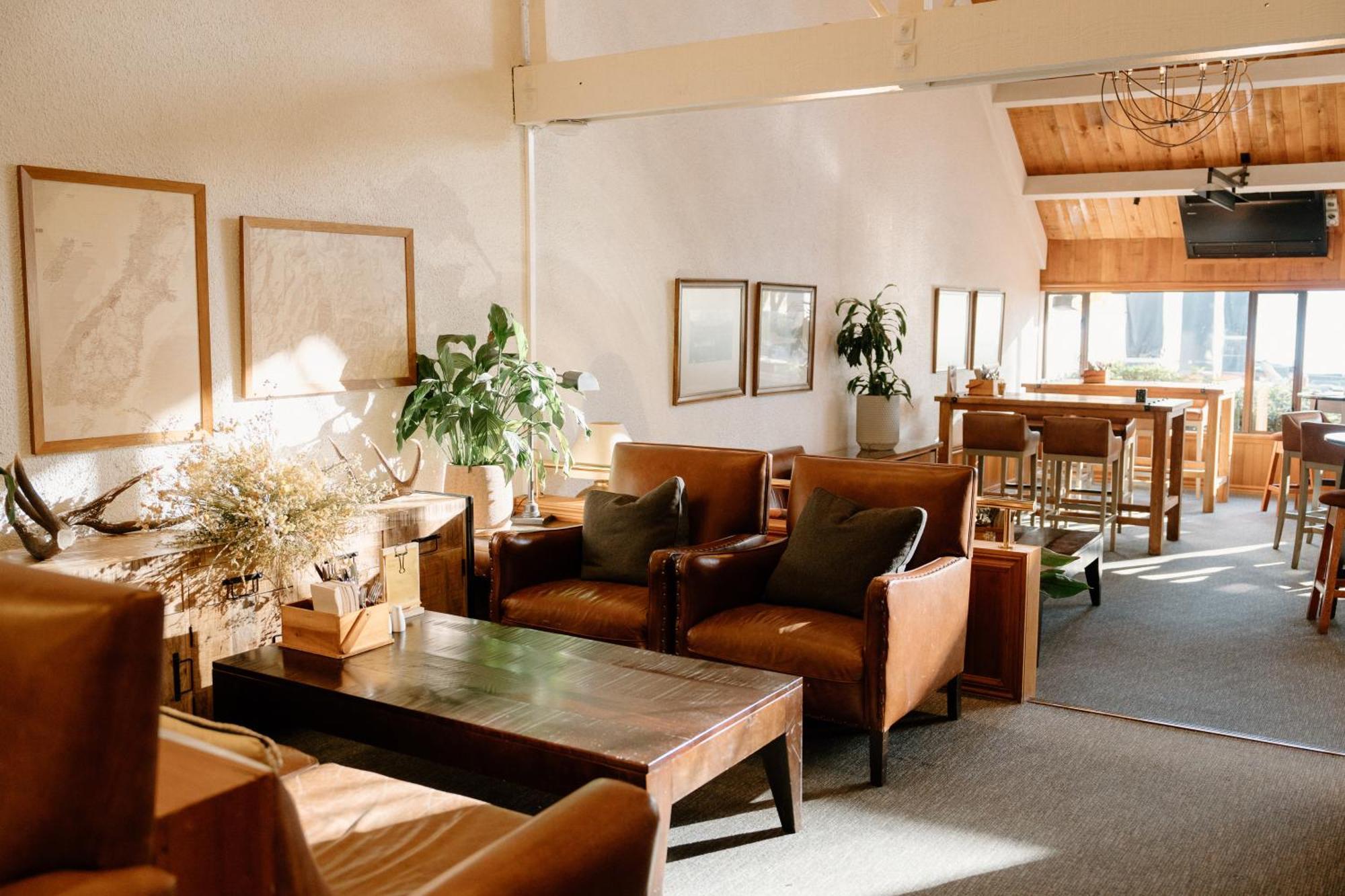 Edgewater Hotel 4*