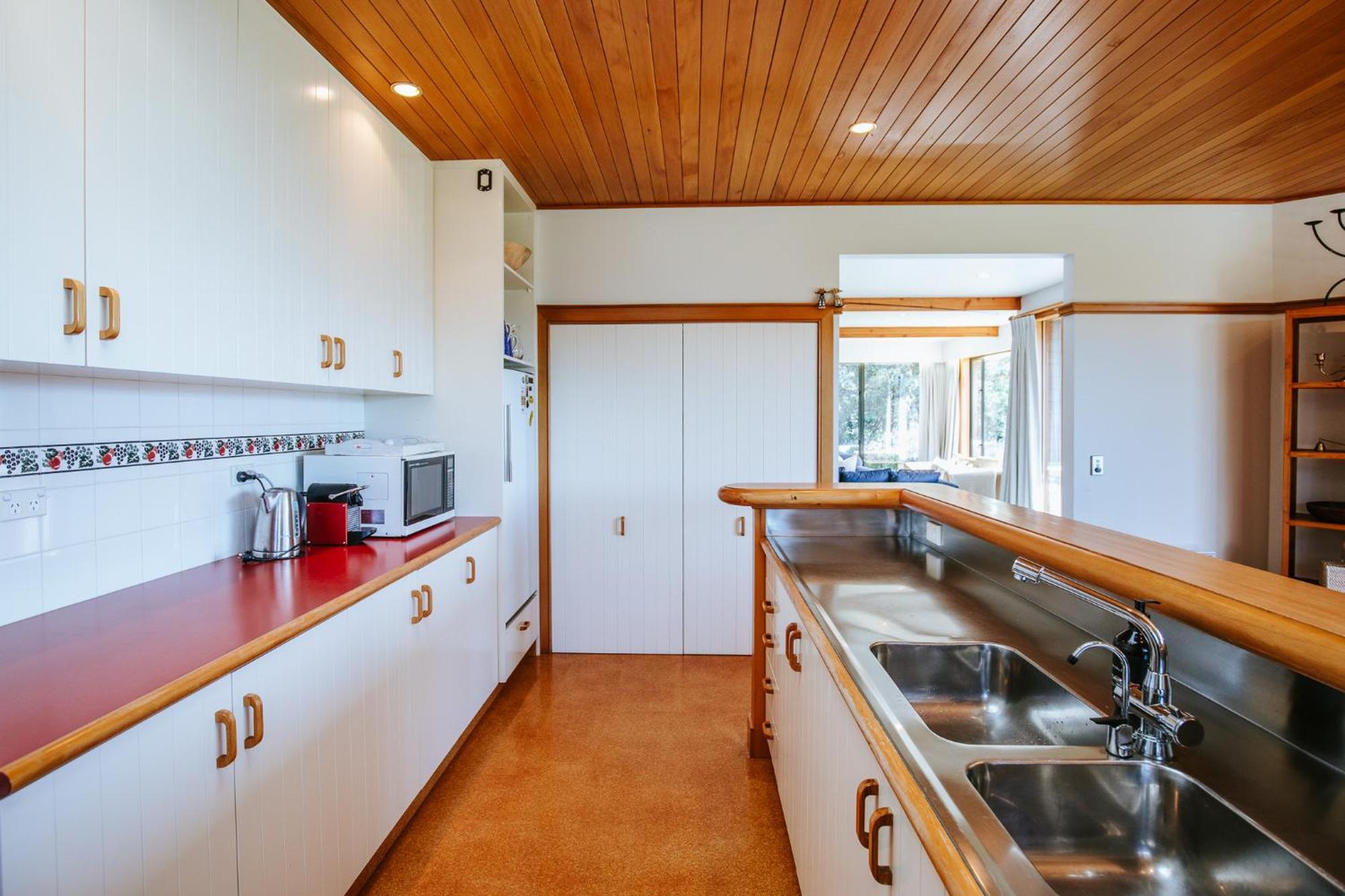 Bullock Creek - Sleeps 8 - & Mountain Views - Private & Secluded Holiday home Wanaka