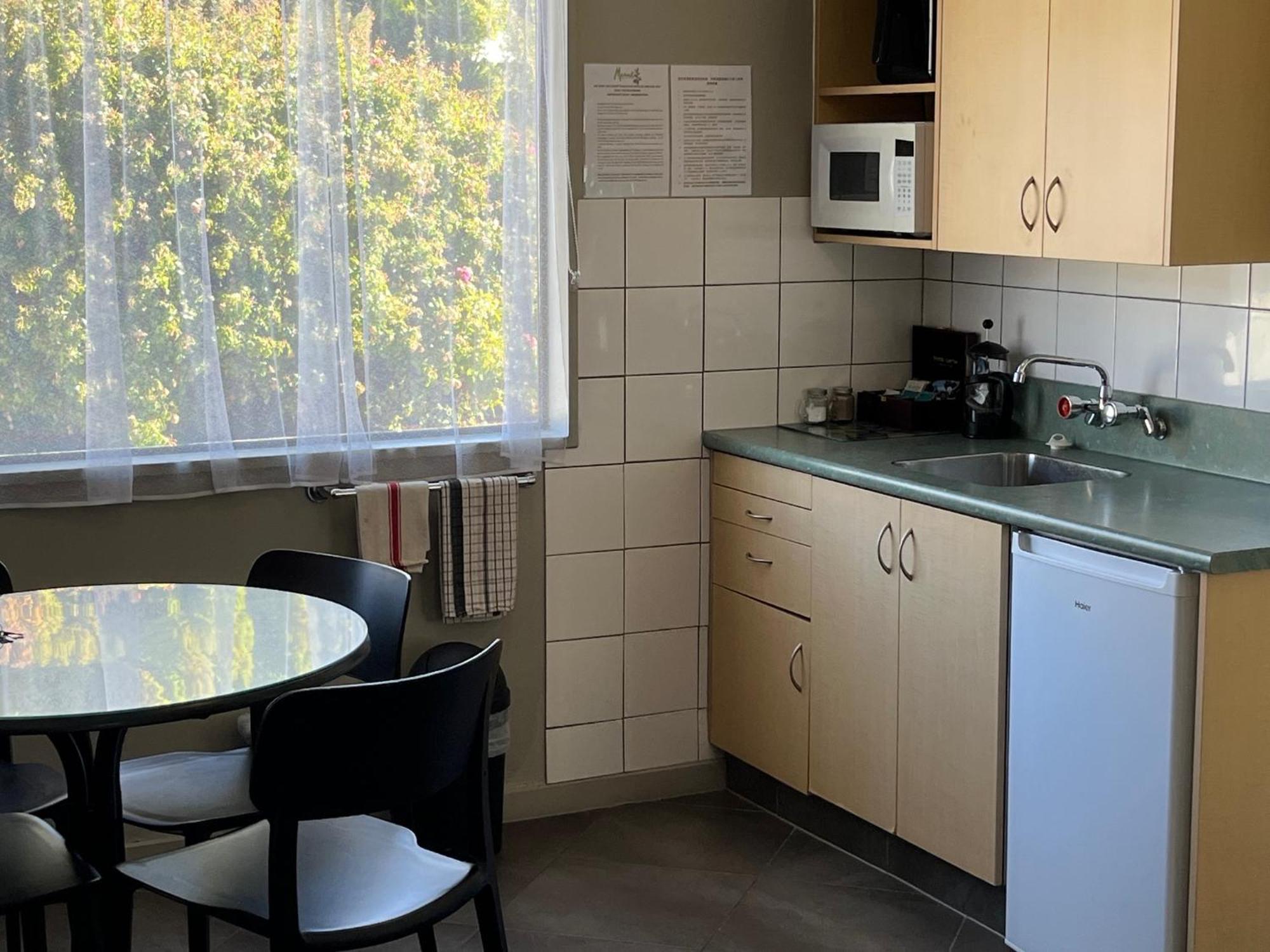 Manuka Crescent 3*