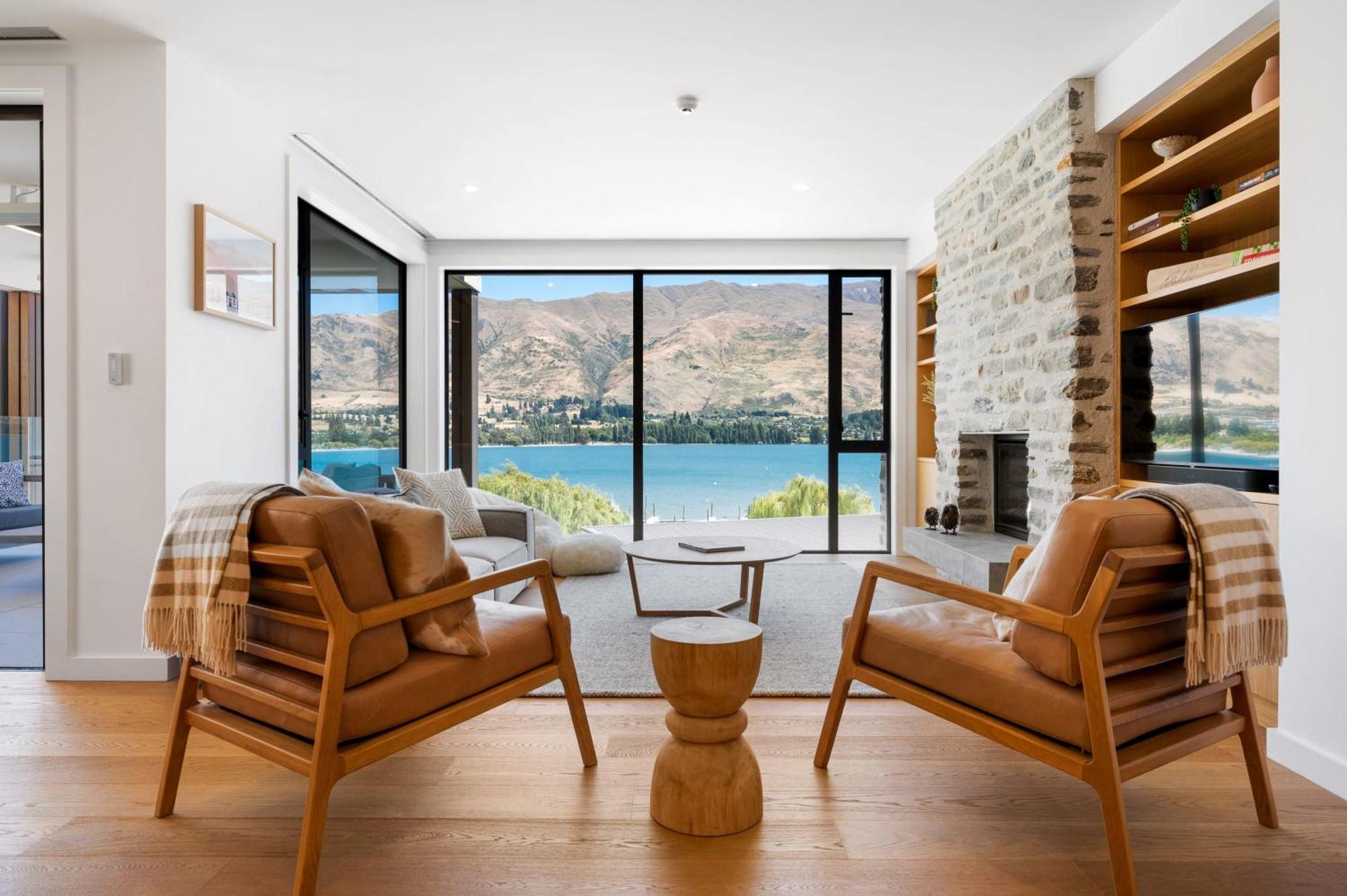 Apartment Lakeside Luxury 2 Bedroom *