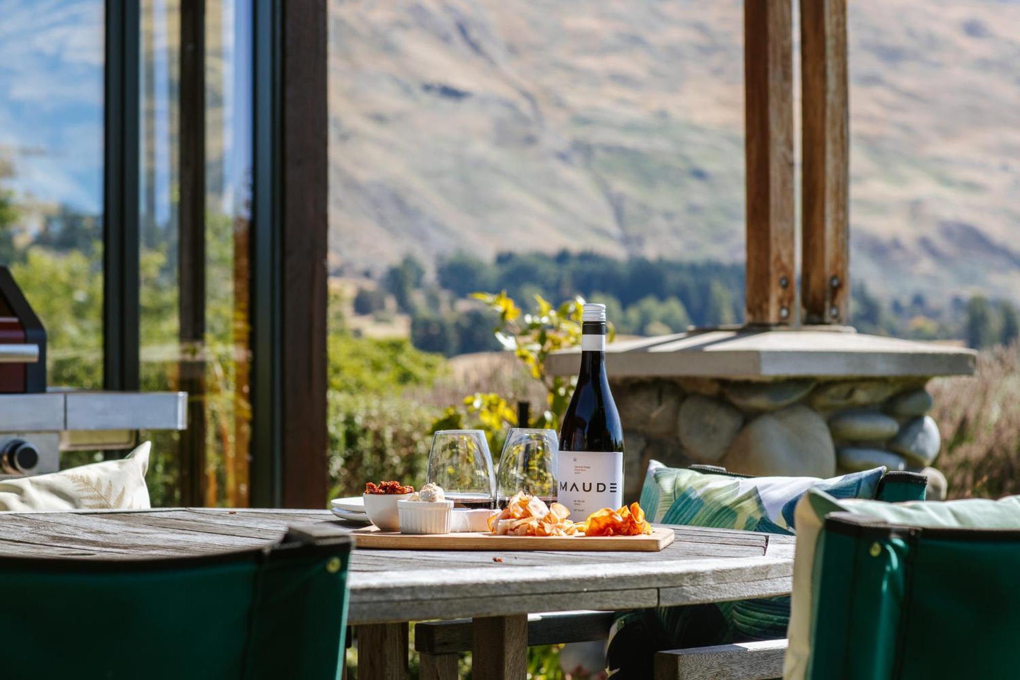 Bullock Creek - Sleeps 8 - & Mountain Views - Private & Secluded *