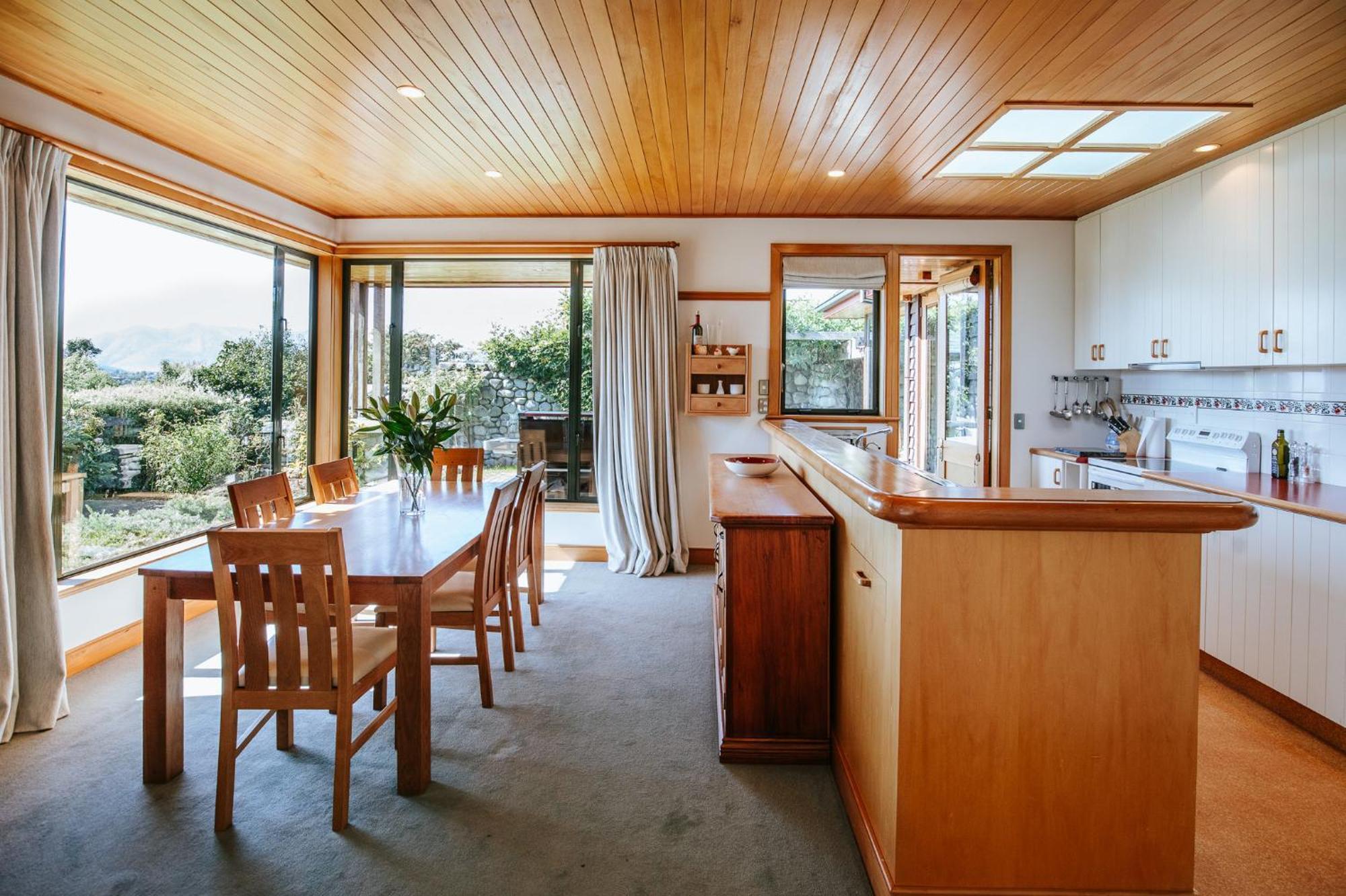 Holiday home Bullock Creek - Sleeps 8 - & Mountain Views - Private & Secluded Wanaka