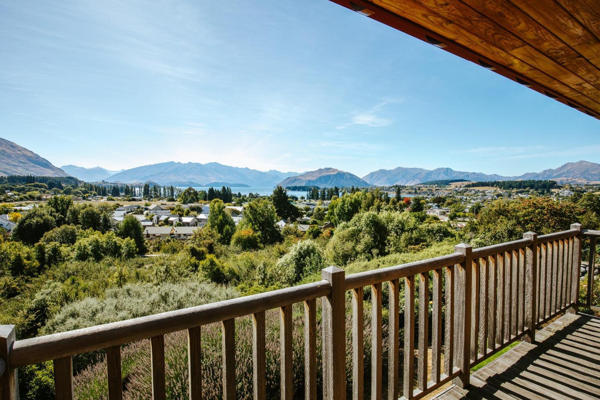 Bullock Creek - Sleeps 8 - & Mountain Views - Private & Secluded Wanaka