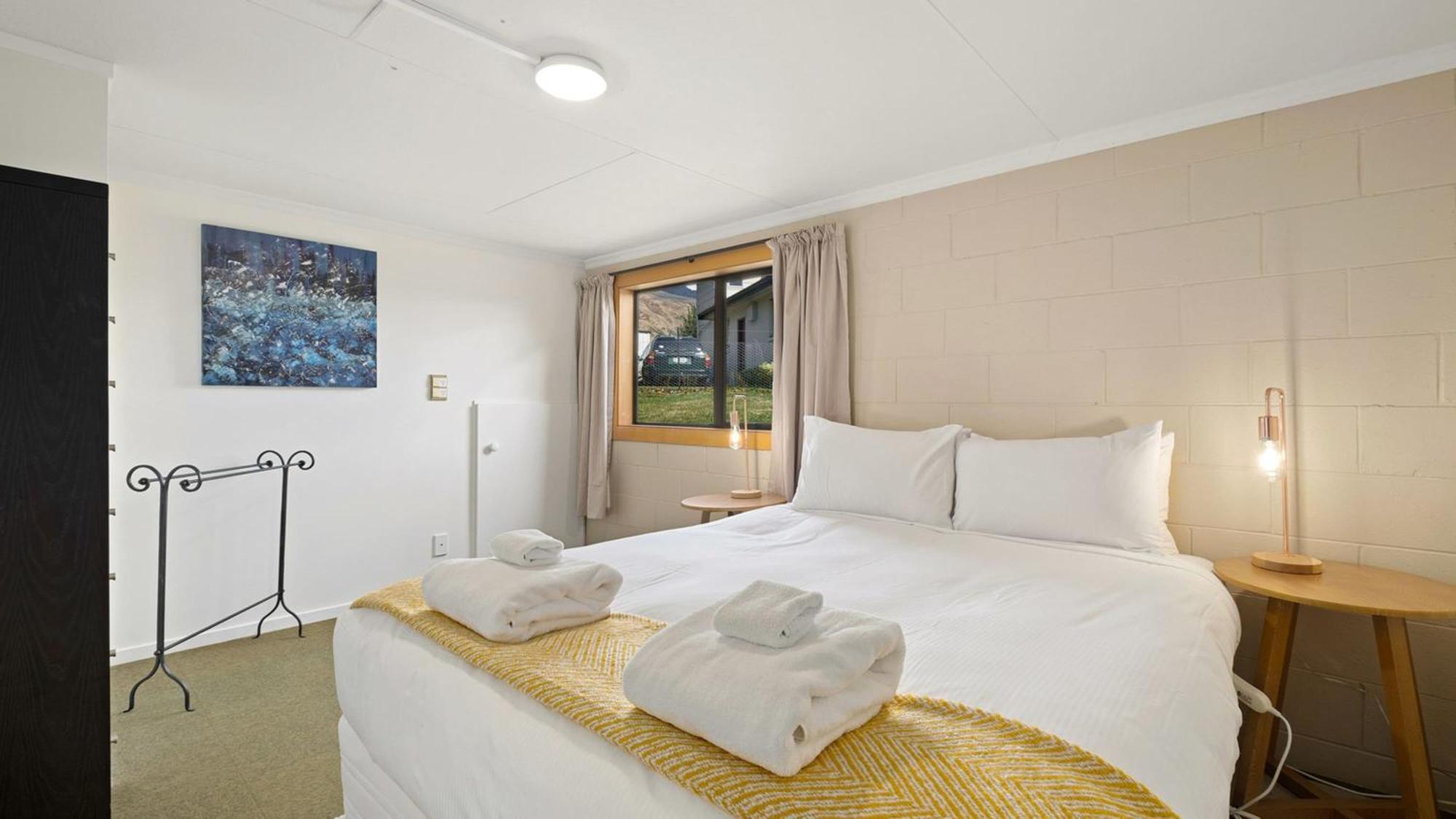 Faulks Terrace Lake And Mountain Views Holiday home Wanaka