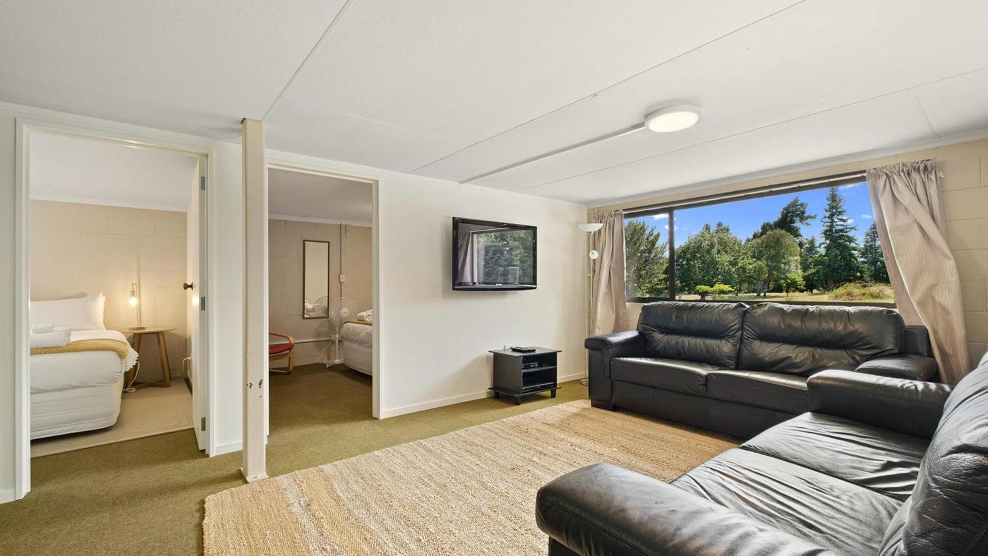 Faulks Terrace Lake And Mountain Views Holiday home