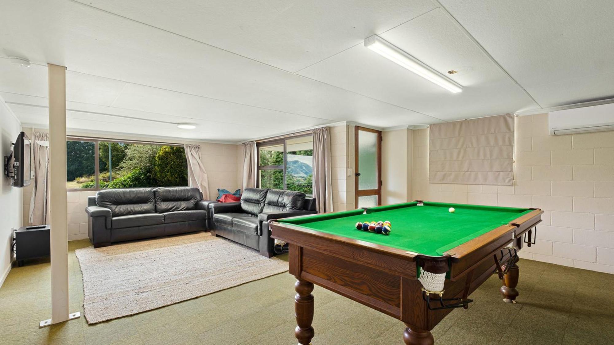 Faulks Terrace Lake And Mountain Views Holiday home *