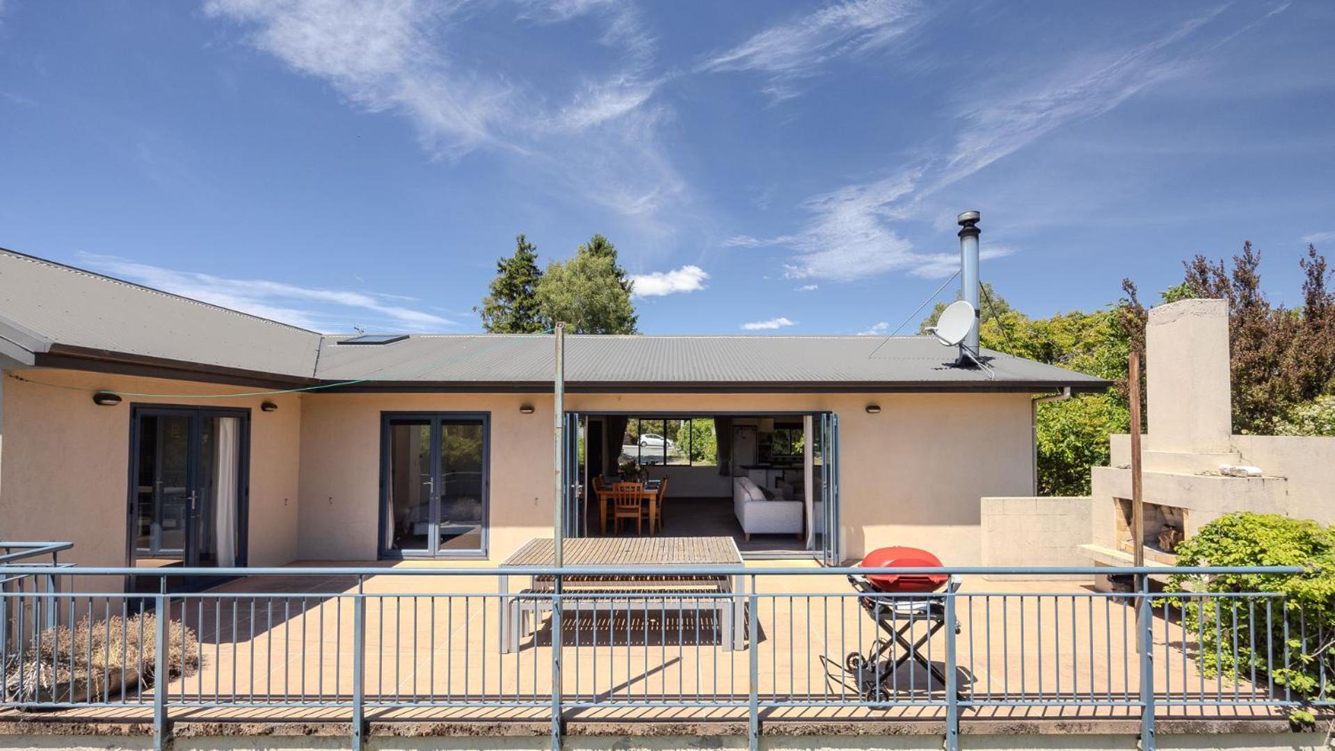 Terrific Views On Totara Holiday home
