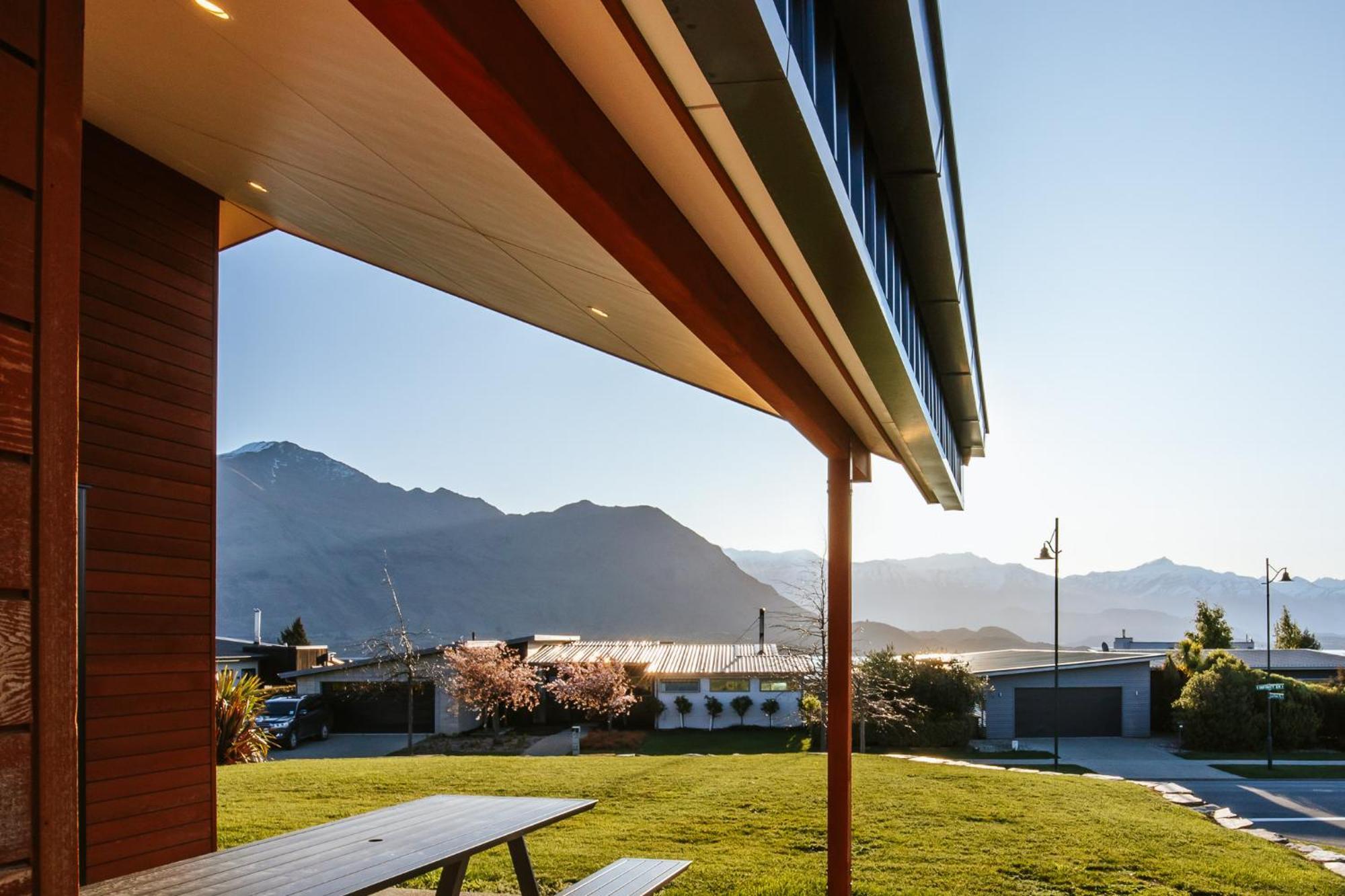 On The Rocks - Sleeps 8 - Family Friendly Wanaka