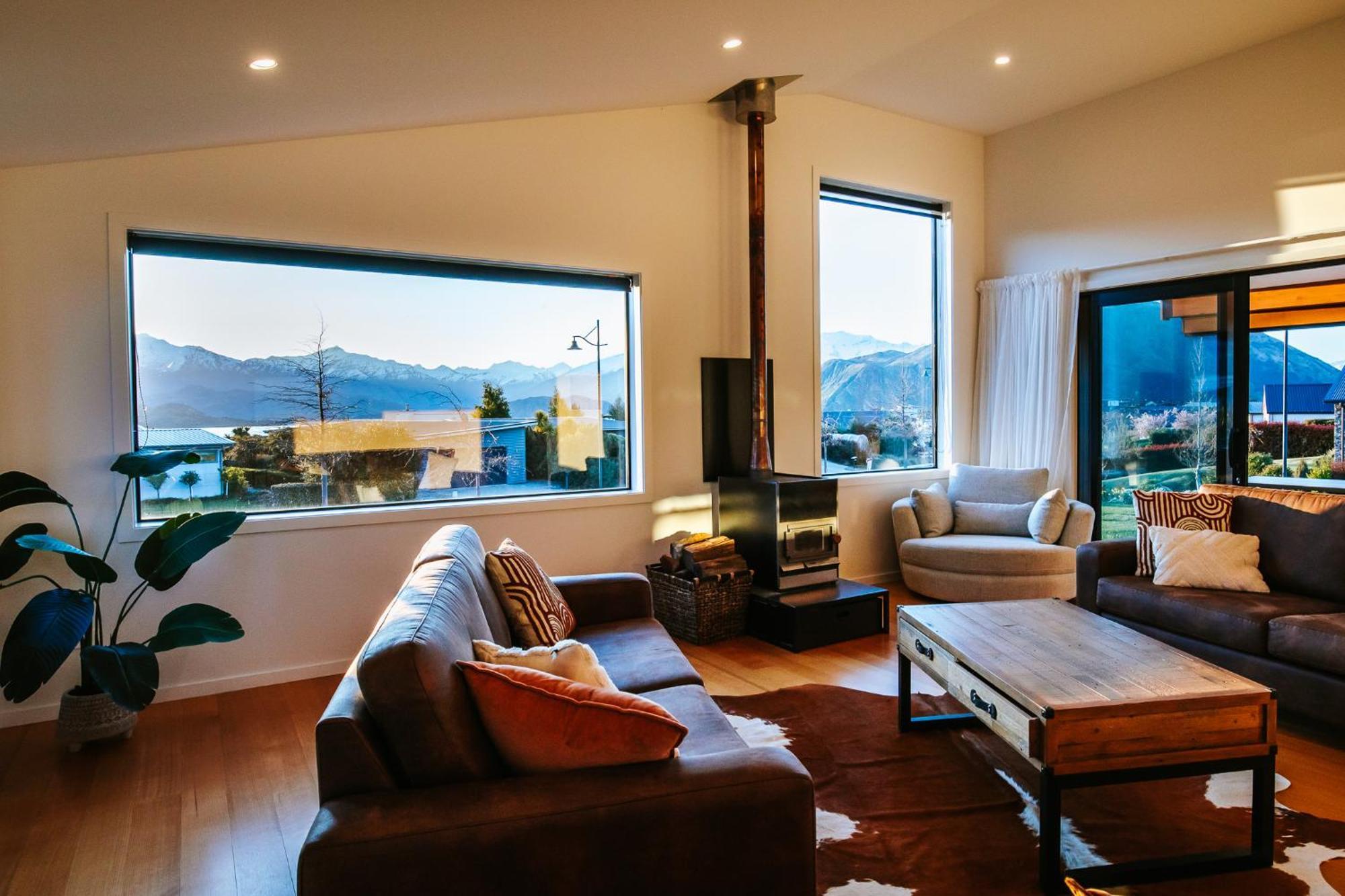 On The Rocks - Sleeps 8 - Family Friendly Holiday home