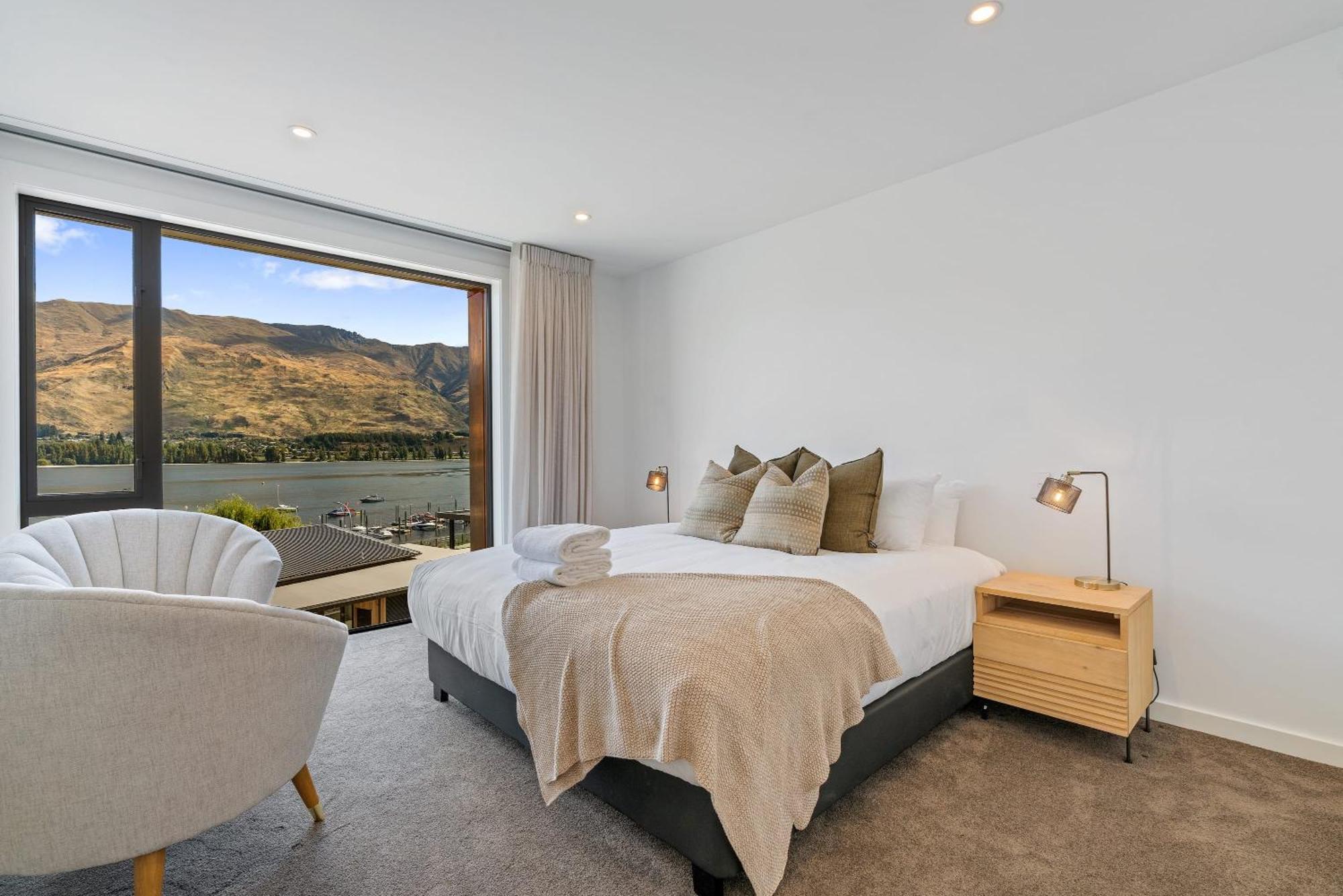Lakeside Luxury *