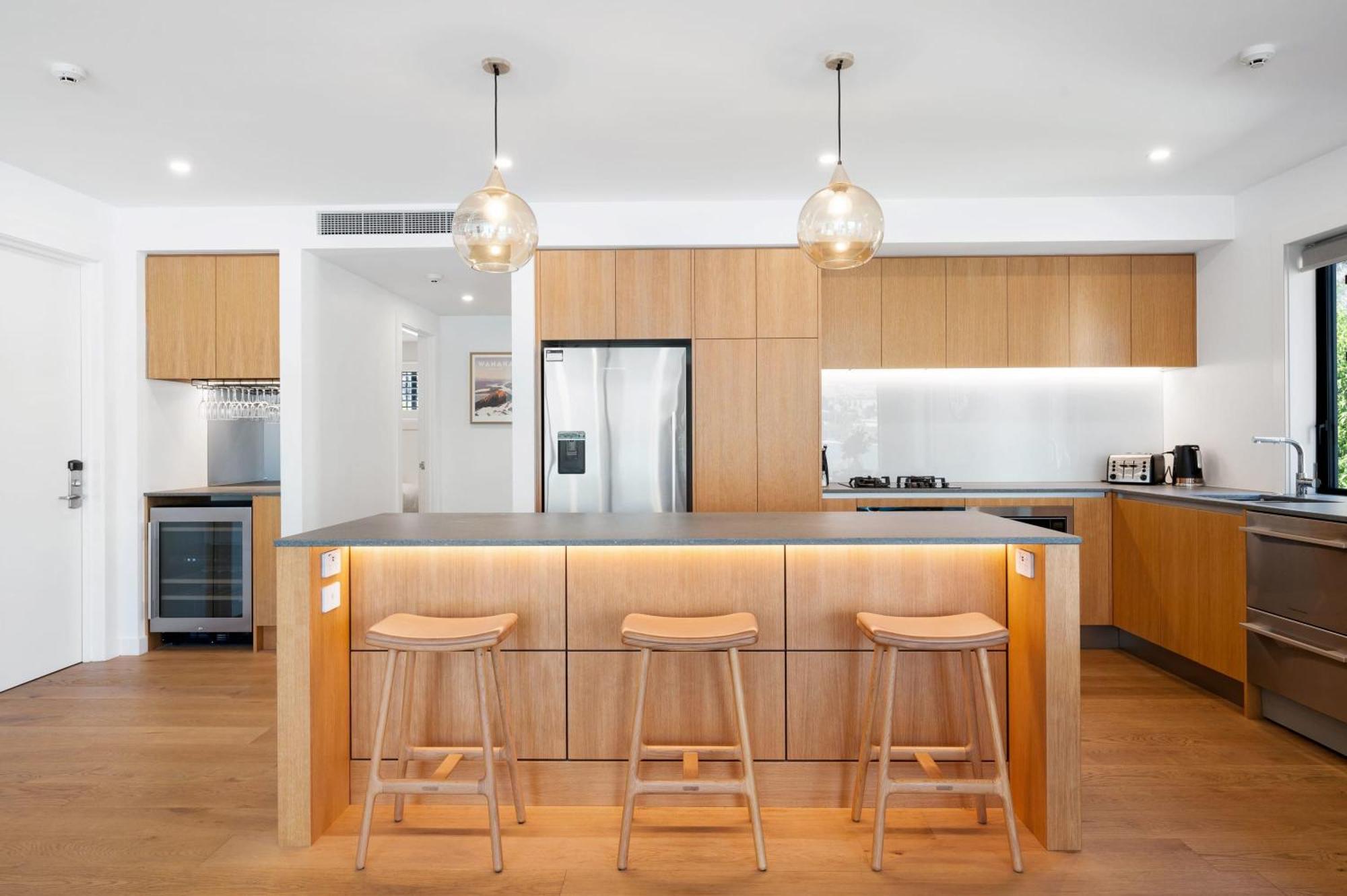 Lakeside Luxury 2 Bedroom Wanaka