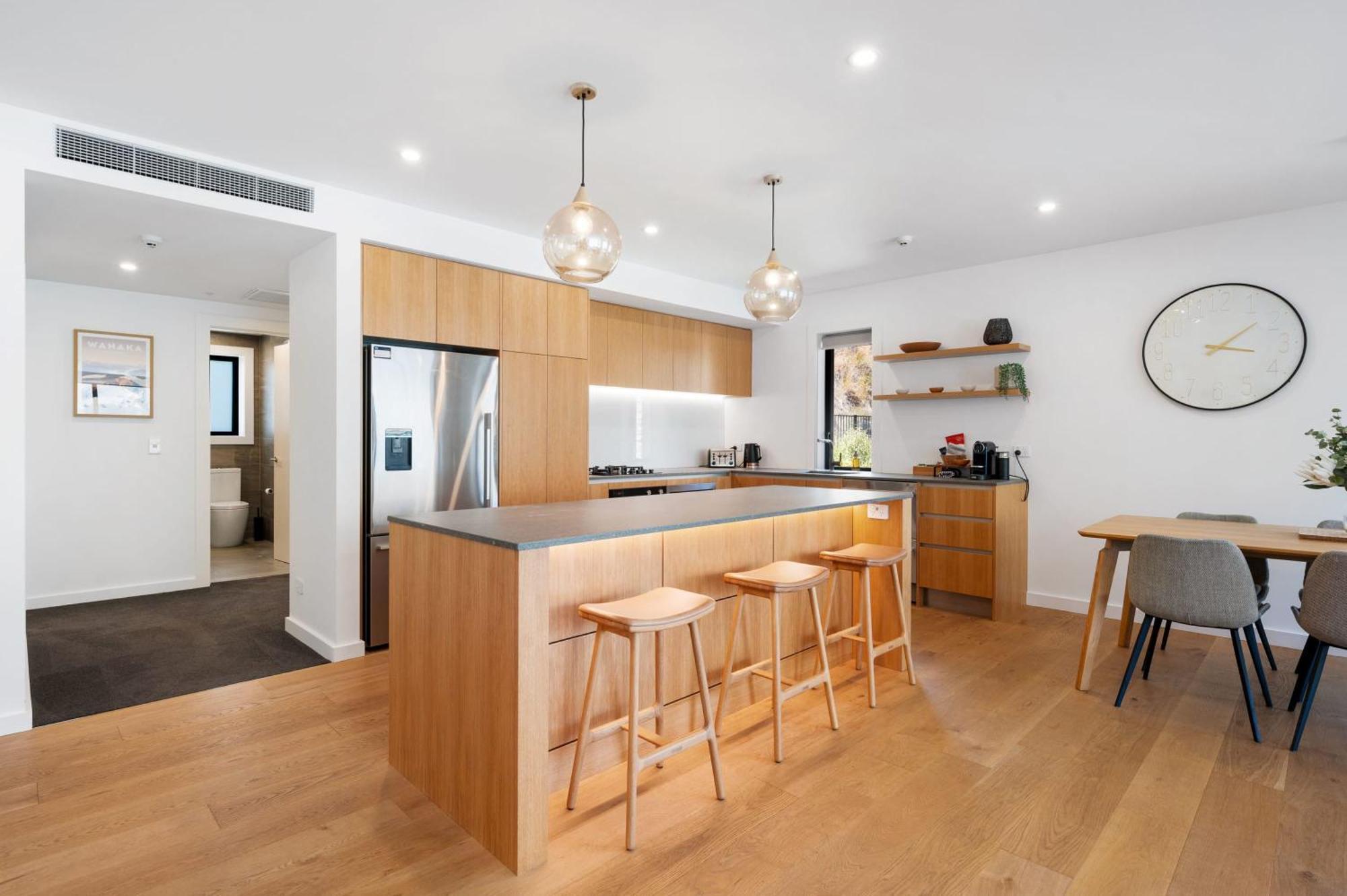 Lakeside Luxury 2 Bedroom Wanaka