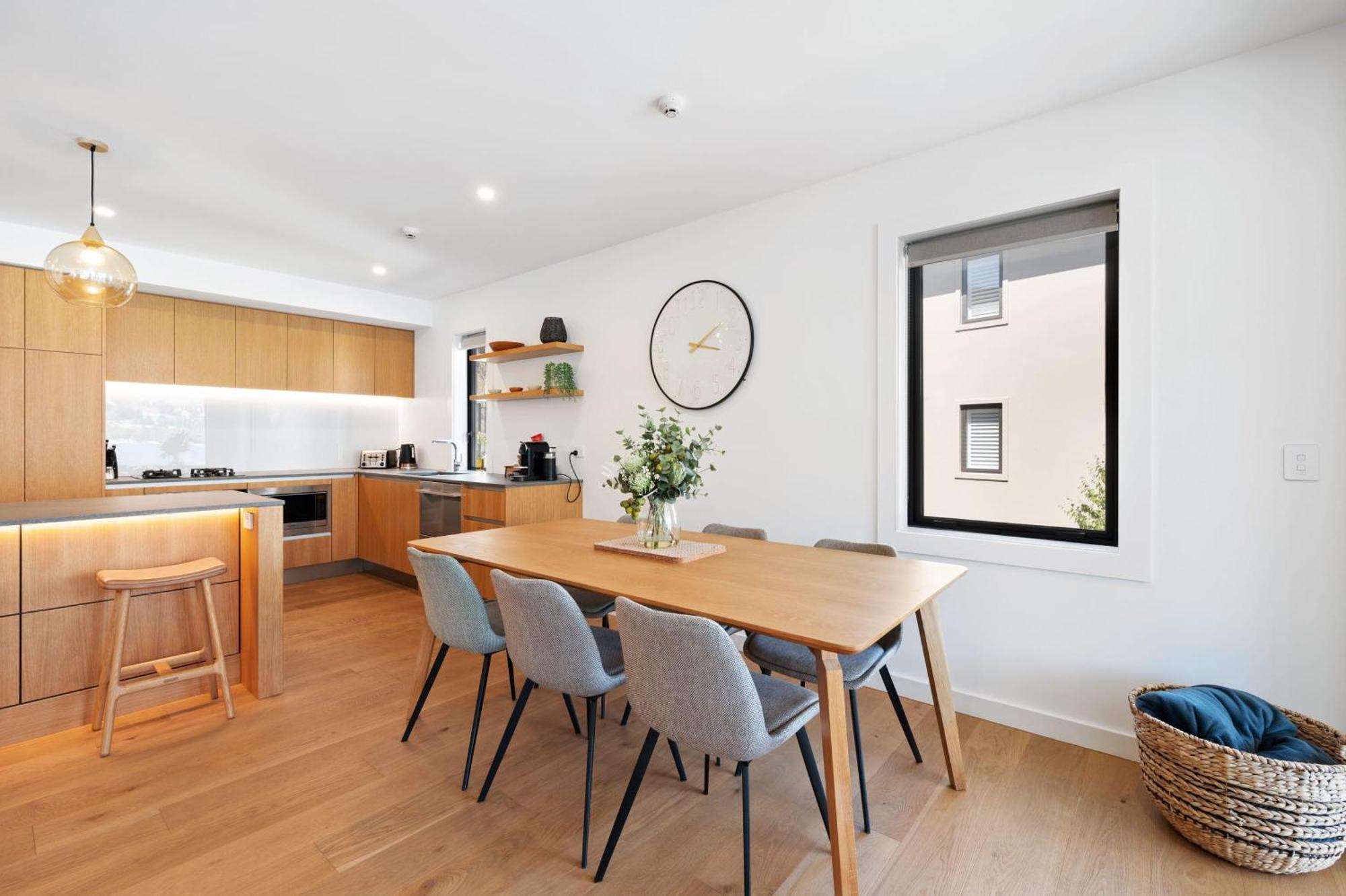 Lakeside Luxury 2 Bedroom Wanaka