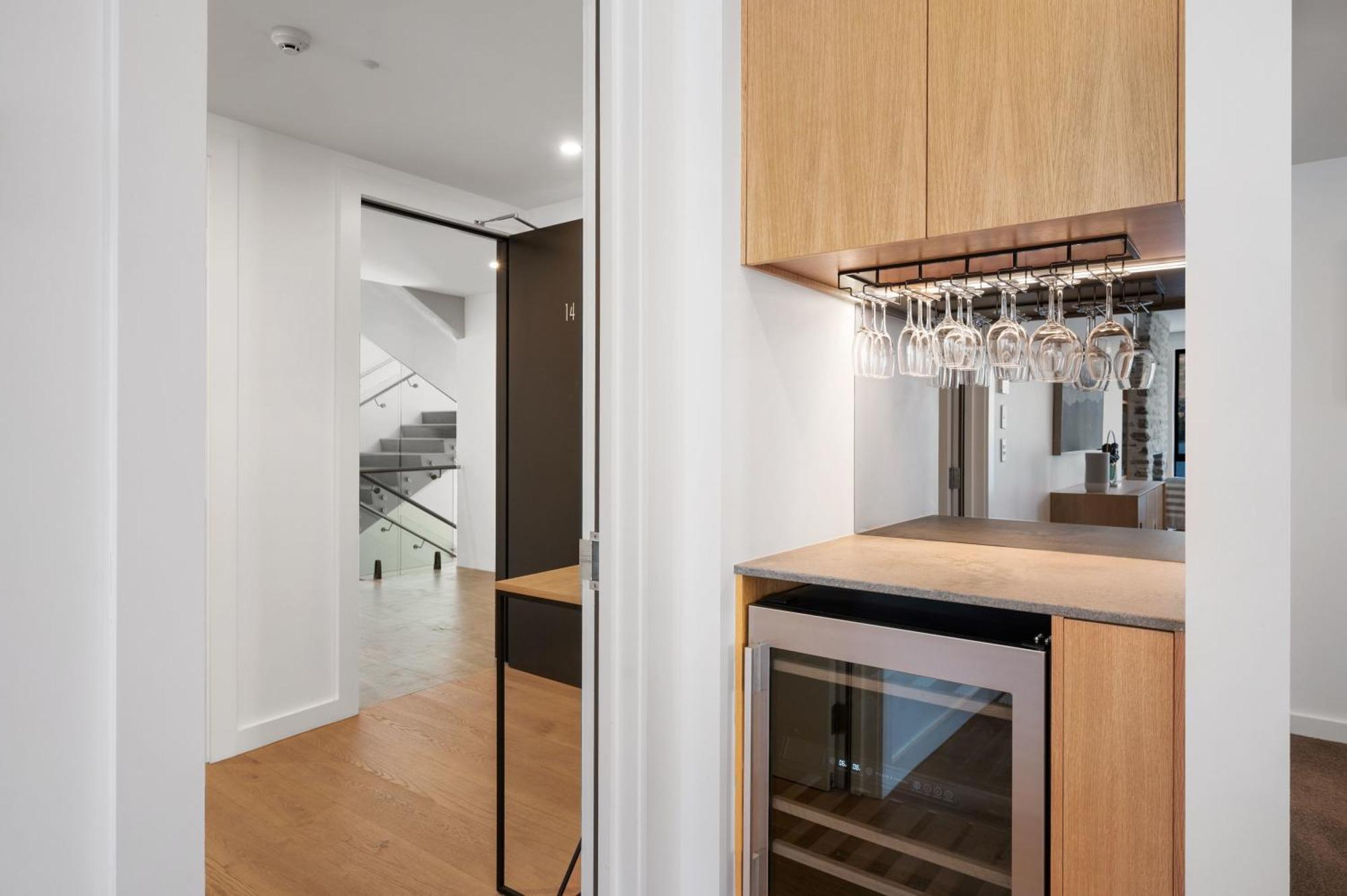 Lakeside Luxury 2 Bedroom Apartment