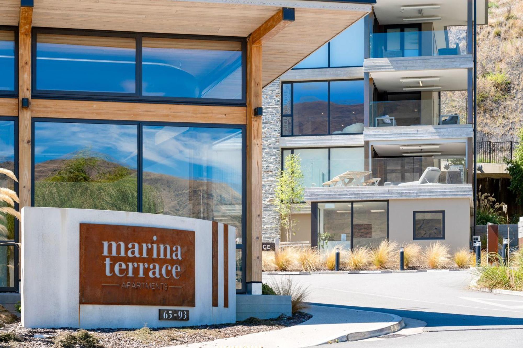 Lakeside Luxury 2 Bedroom Apartment Wanaka