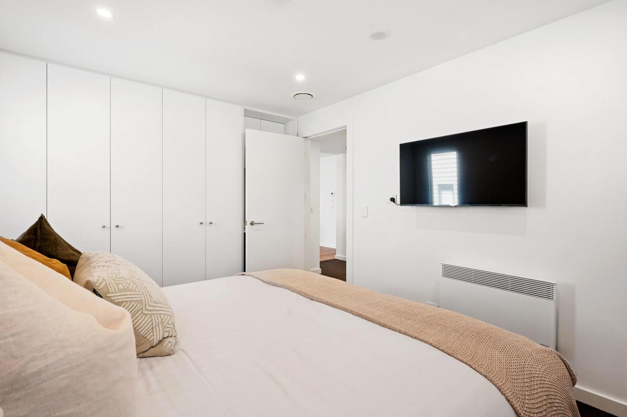 Lakeside Luxury 2 Bedroom Wanaka
