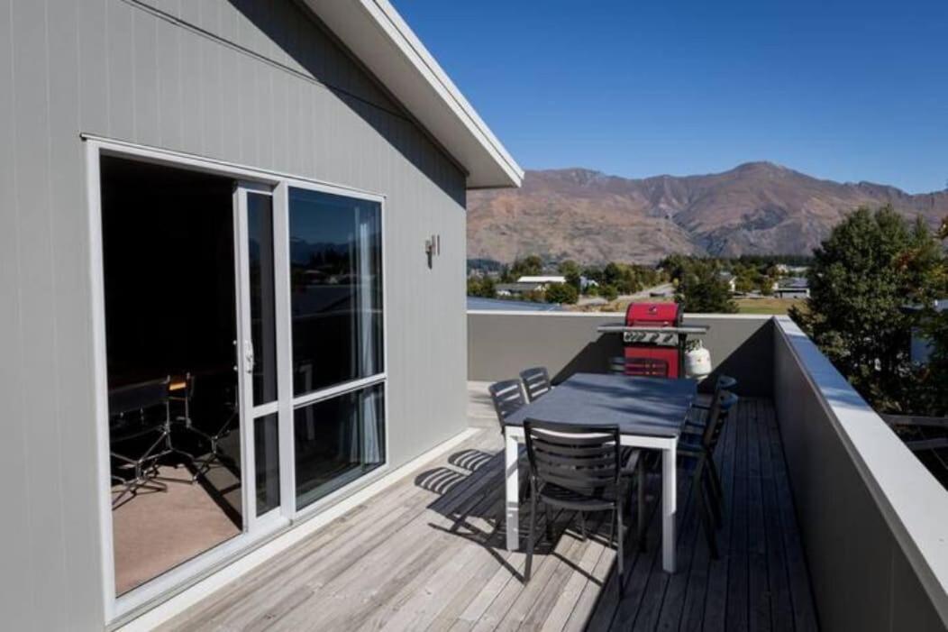 Holiday home Allenby Mt Iron Edge 2 Bedroom Upstairs Wanaka