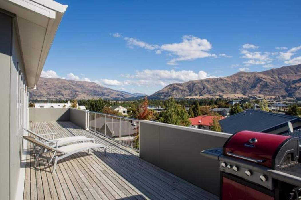 Holiday home Allenby Mt Iron Edge 2 Bedroom Upstairs Wanaka
