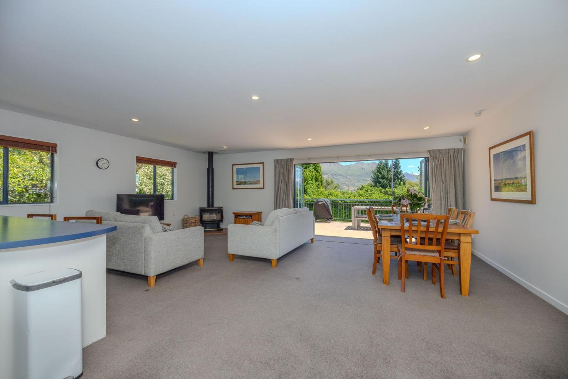 Terrific Views On Totara *