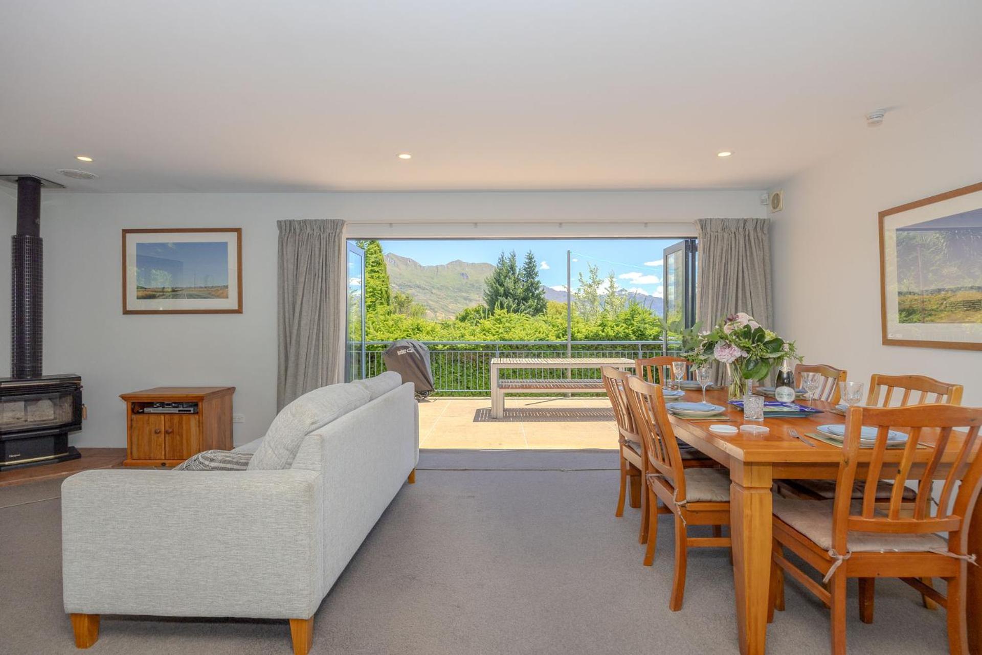 Terrific Views On Totara Holiday home Wanaka