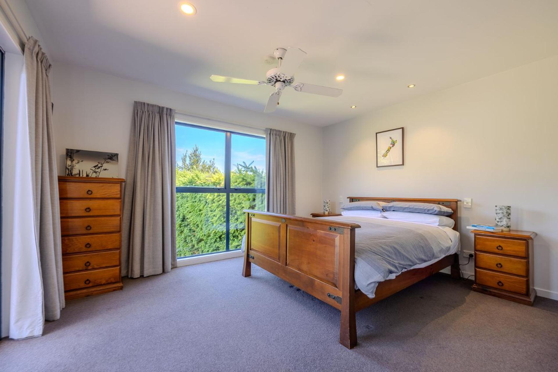 Terrific Views On Totara *