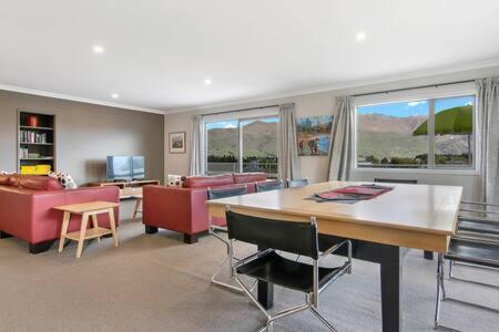 'mount Iron Edge' With Mountain Views Holiday home Wanaka