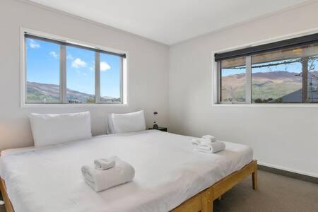 'mount Iron Edge' With Mountain Views * Wanaka