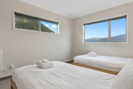 'mount Iron Edge' With Mountain Views