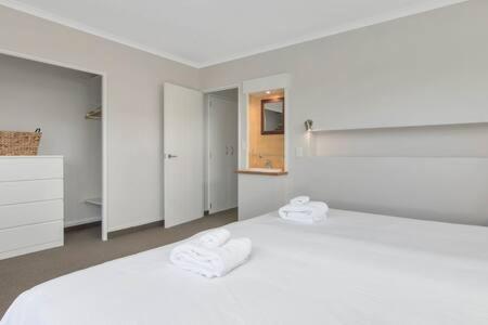 Holiday home 'mount Iron Edge' With Mountain Views Wanaka