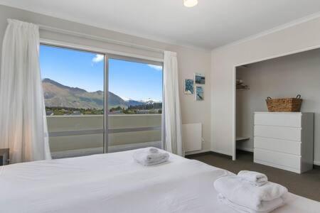 'mount Iron Edge' With Mountain Views Holiday home Wanaka