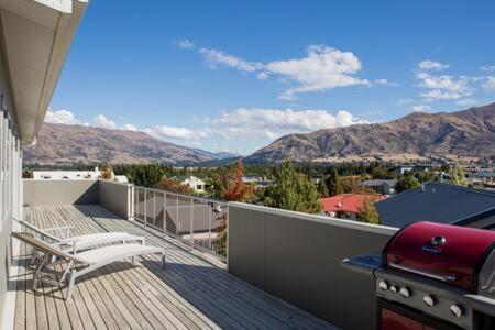 'mount Iron Edge' With Mountain Views Wanaka