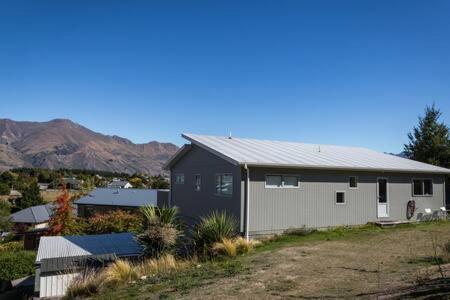 'mount Iron Studio' With Private Terrace Apartment Wanaka