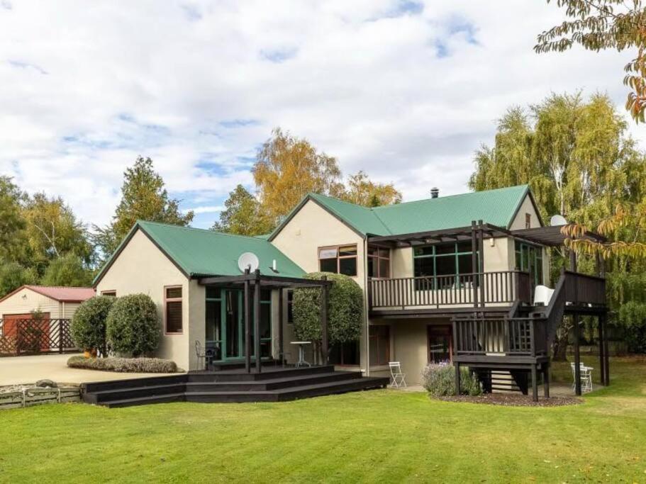 Rata Street Retreat *