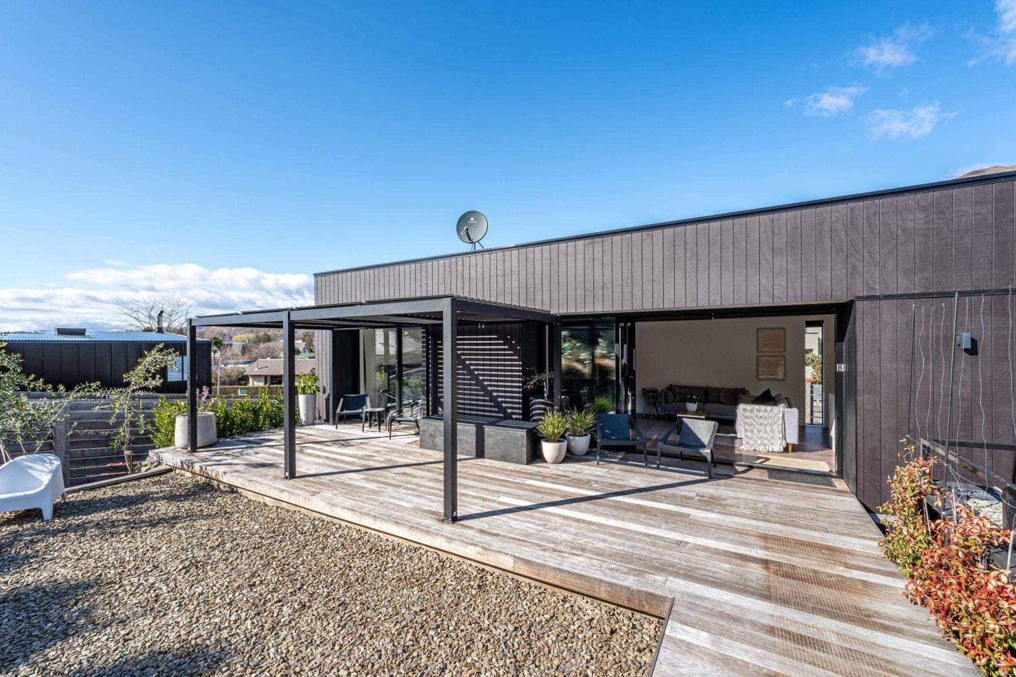 Noir South Retreat Holiday home *