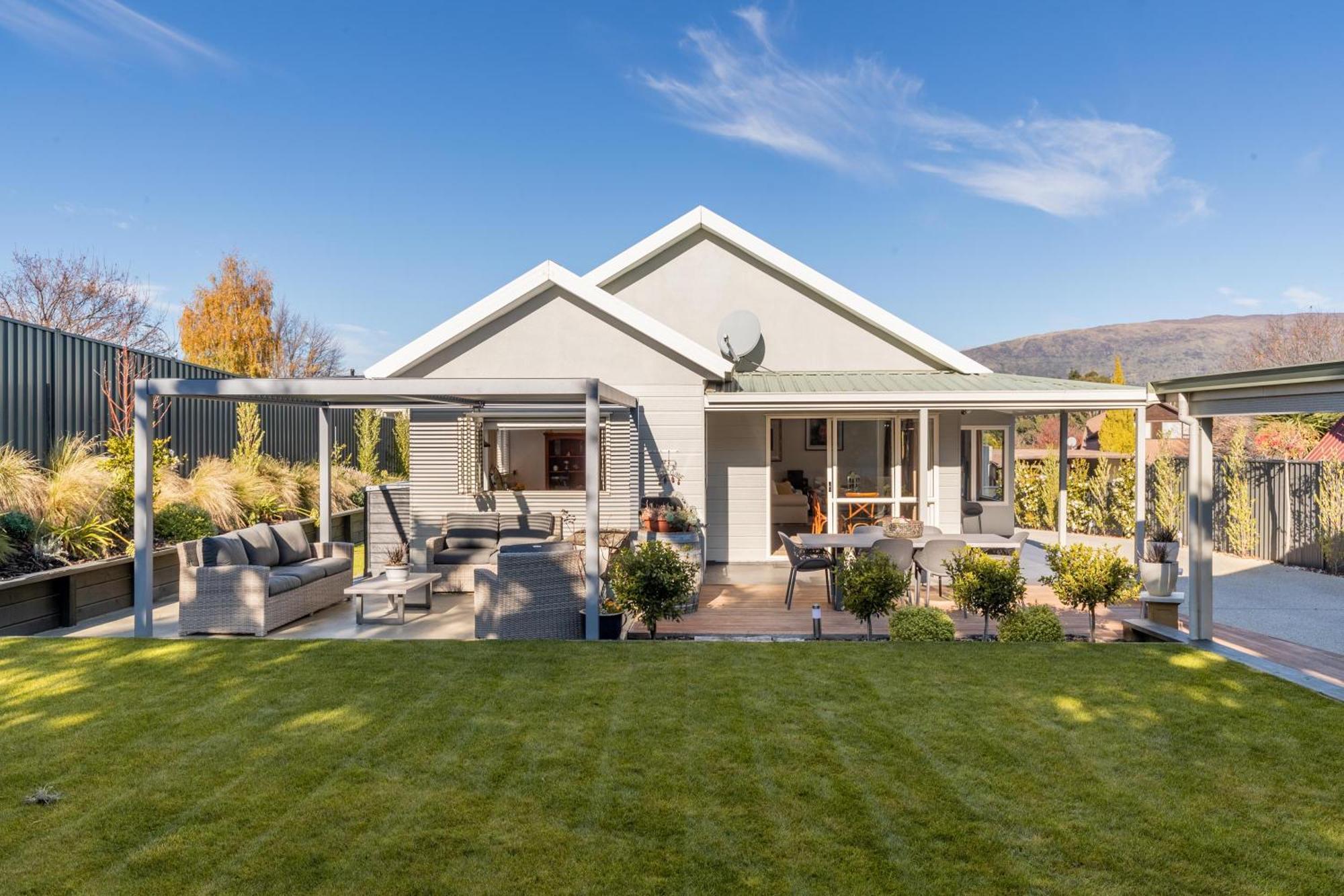 The Mount Iron Bothy Wanaka