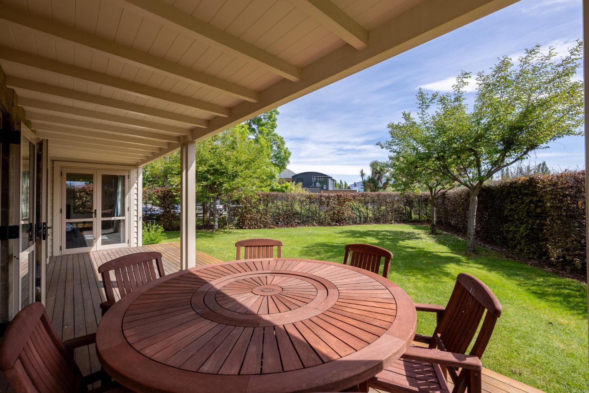 Meadowstone Executive Close To Villa *
