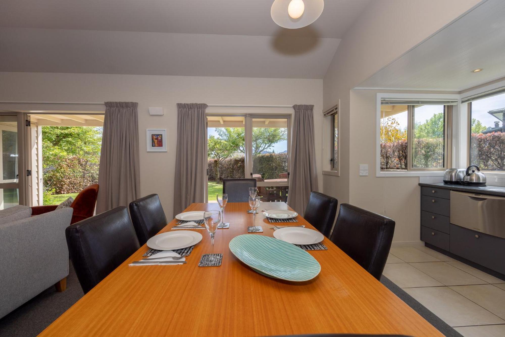Meadowstone Executive Close To Villa Wanaka