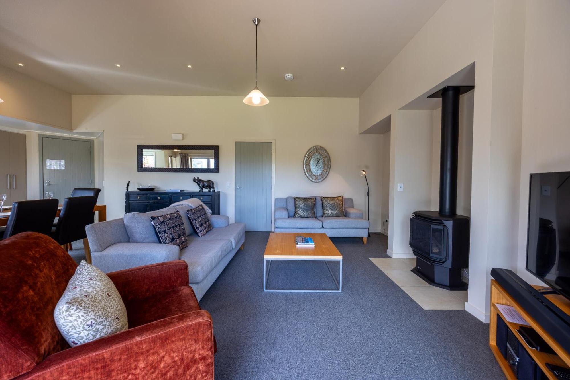 Meadowstone Executive Close To Villa