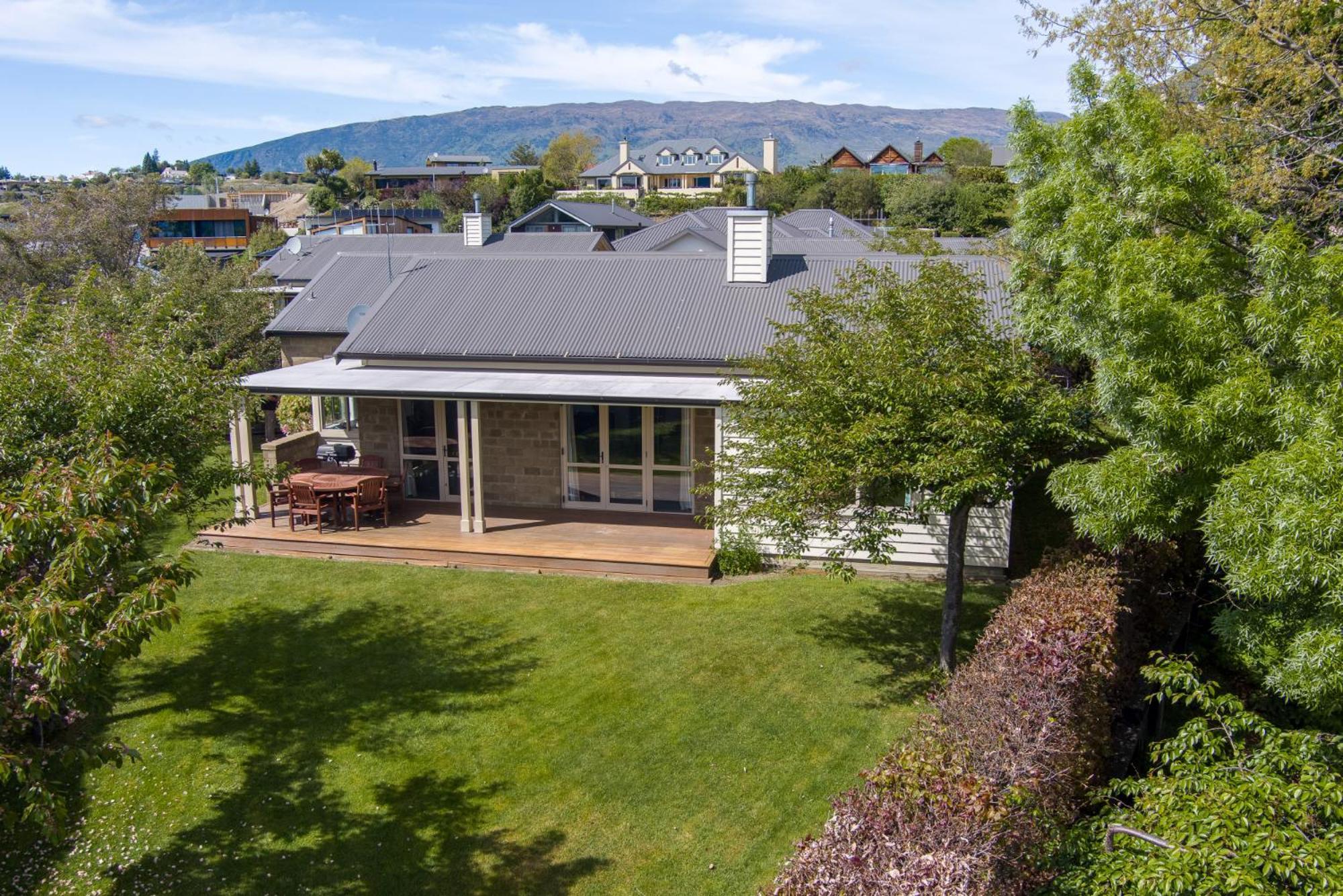 Meadowstone Executive Close To Villa
