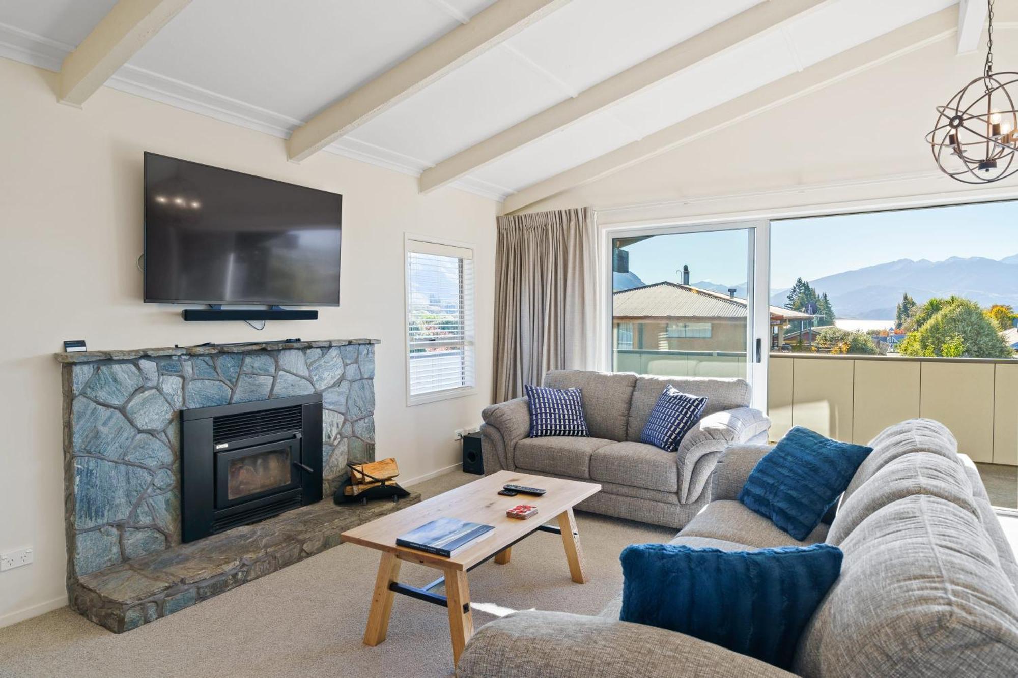 Holiday home Renovated Classic With Views Wanaka