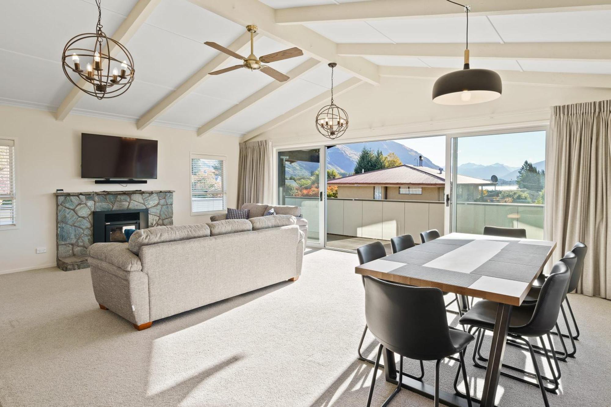 Renovated Classic With Views Holiday home