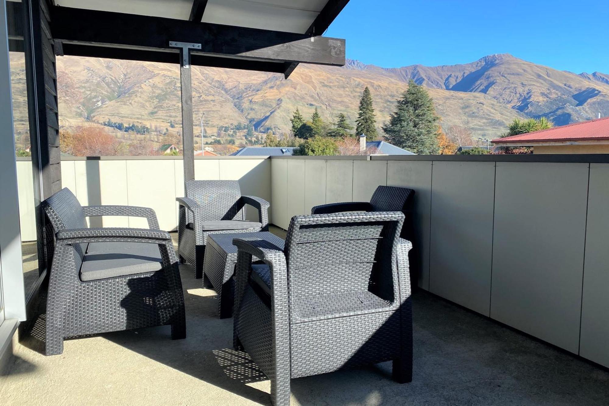 Renovated Classic With Views Holiday home Wanaka
